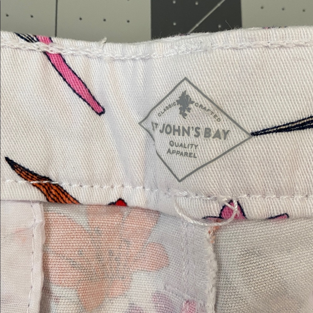 St. John’s Bay size 14 Floral Women's Shorts - Picture 6 of 7